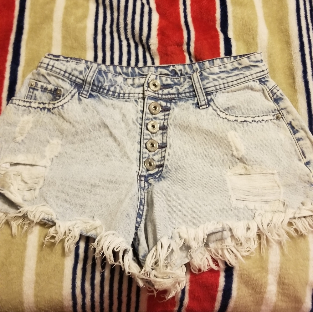 Rue 21 distressed button fly shorts